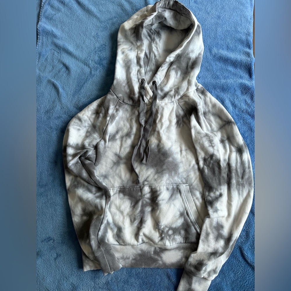 Women’s XS 90 Degree sweatshirt.